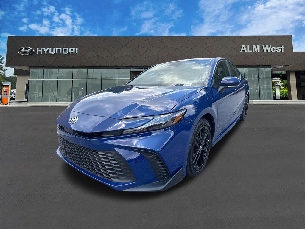 2025 Toyota Camry SE FWD