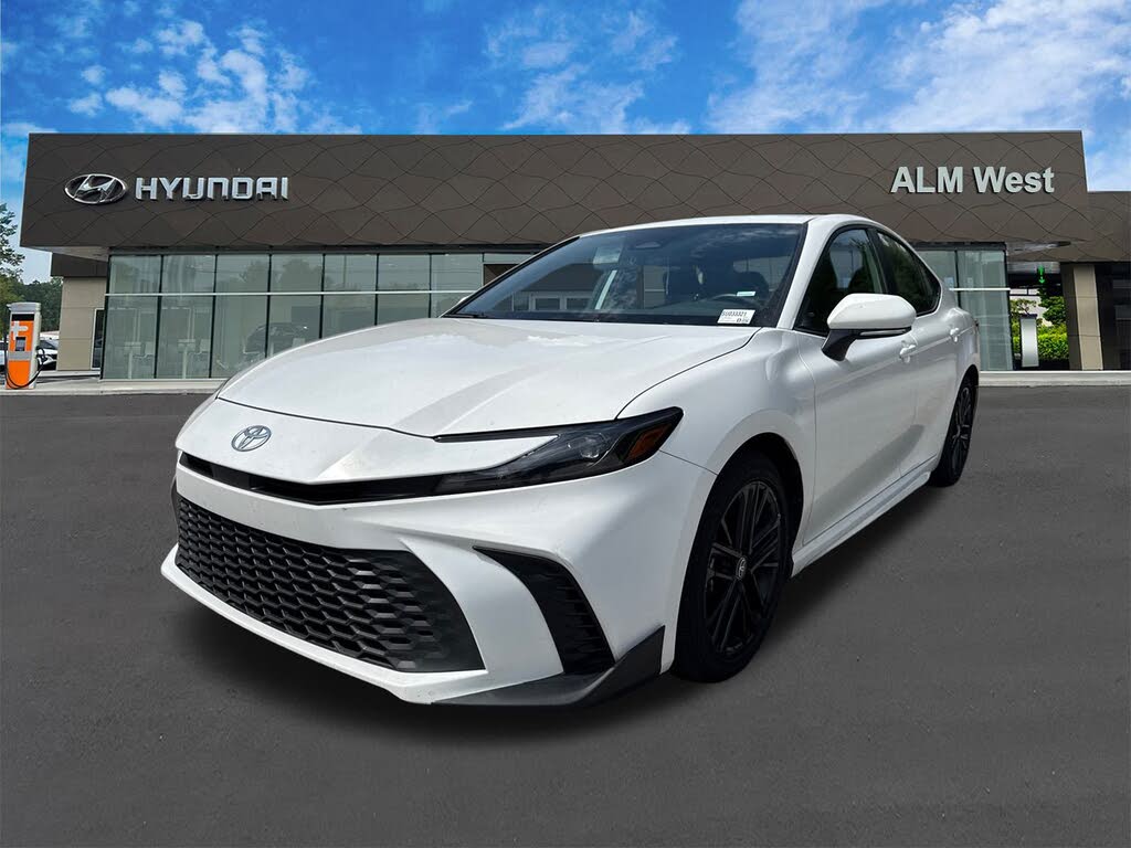 2025 Toyota Camry SE FWD