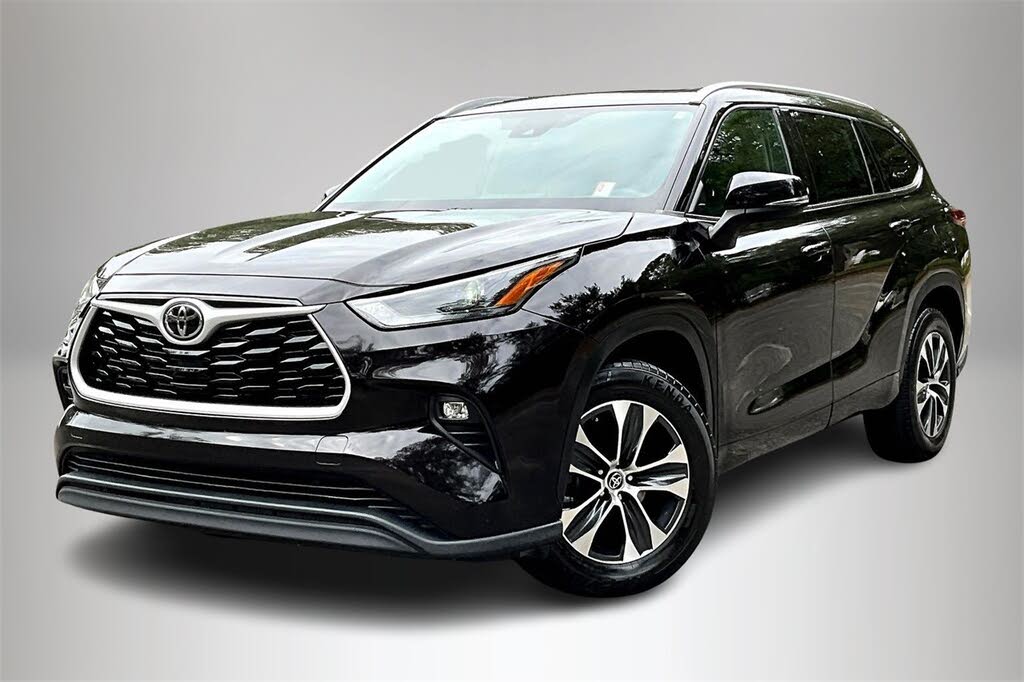 2022 Toyota Highlander XLE FWD