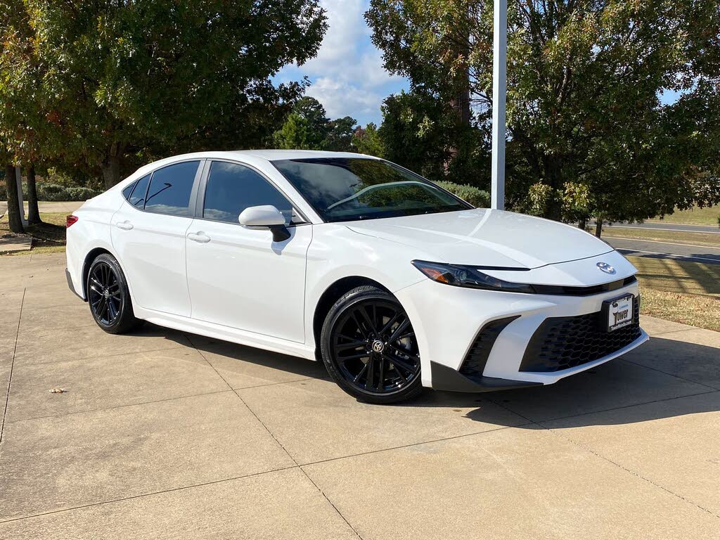 2025 Toyota Camry SE FWD