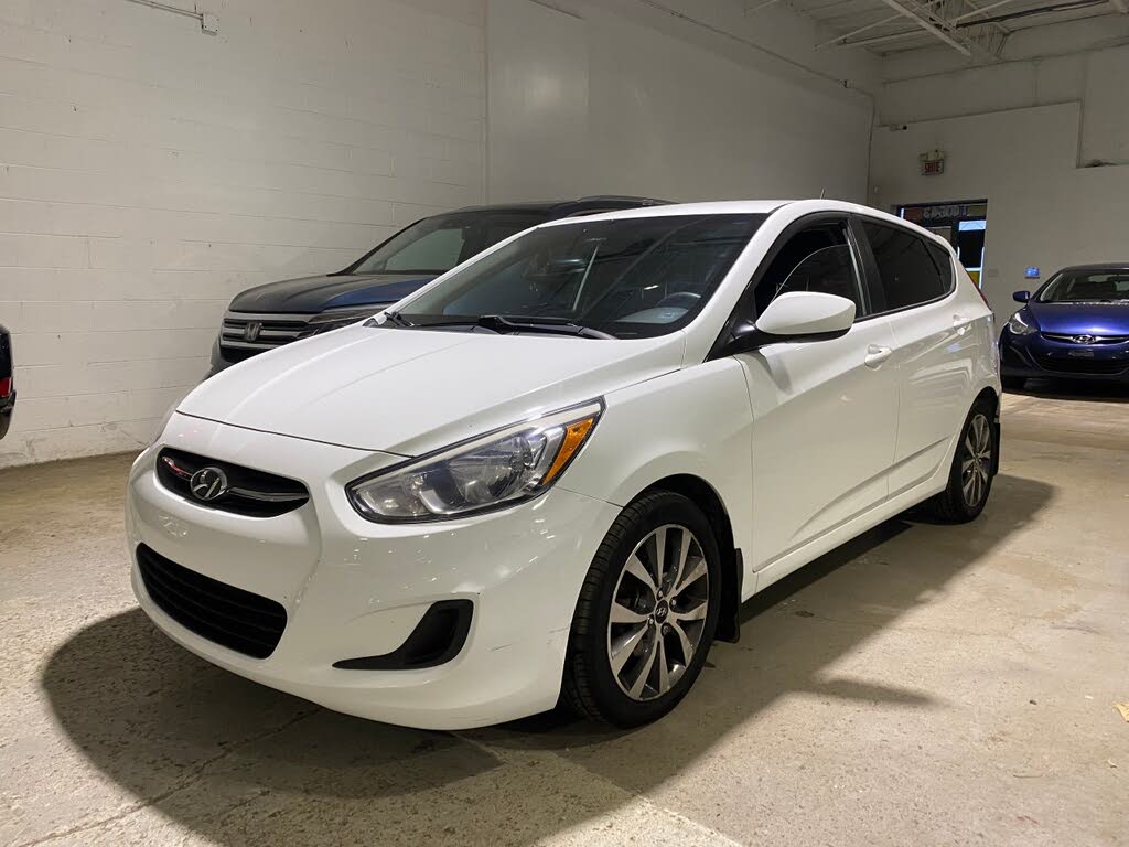 Hyundai Accent GL 4-Door Hatchback FWD 2015