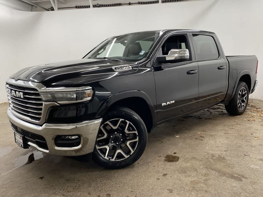 2025 RAM 1500 Laramie Crew Cab 4WD