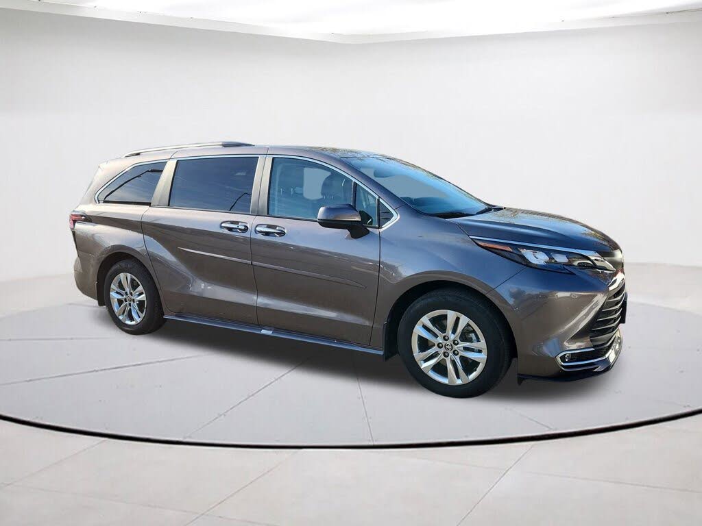 2024 Toyota Sienna XLE 7-Passenger AWD
