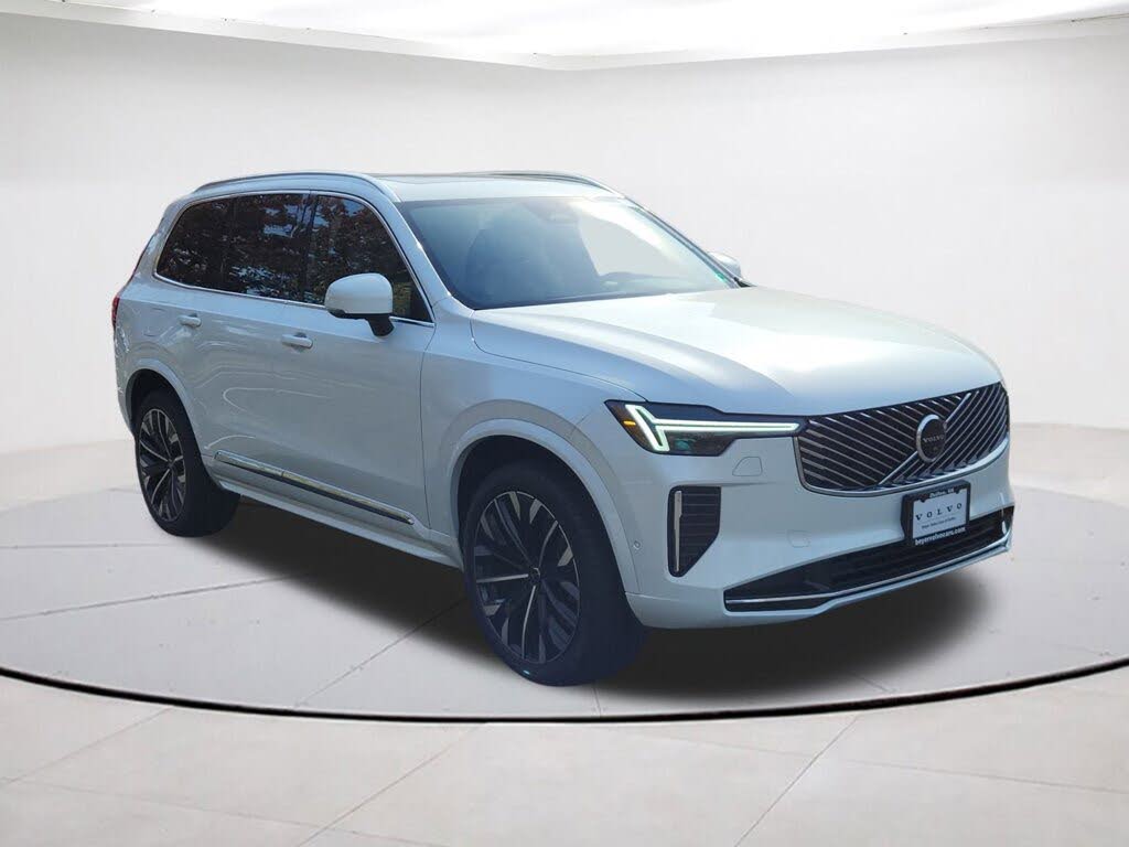 2025 Volvo XC90 B5 Plus Bright Theme 7-Passenger AWD