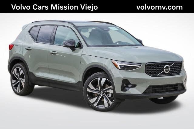 2025 Volvo XC40 B5 Ultra Dark Theme AWD