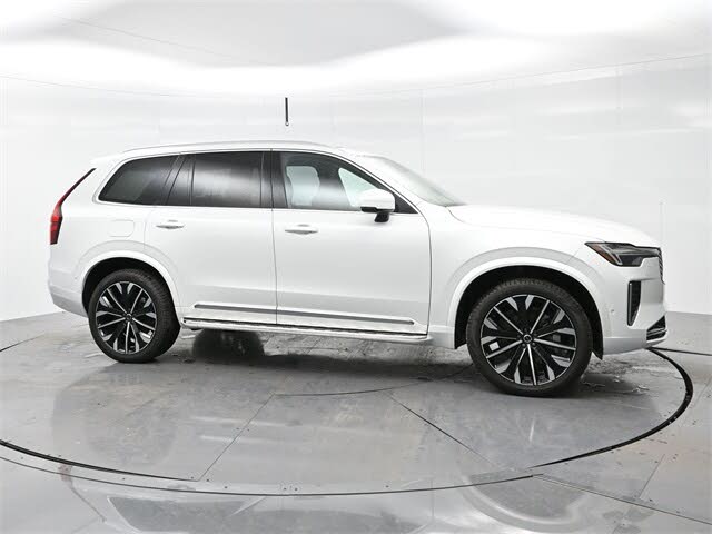 2025 Volvo XC90 B5 Plus Bright Theme 7-Passenger AWD