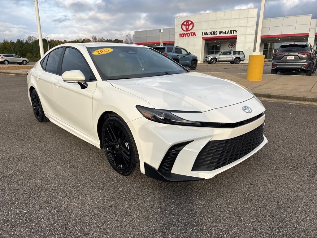 2025 Toyota Camry SE FWD