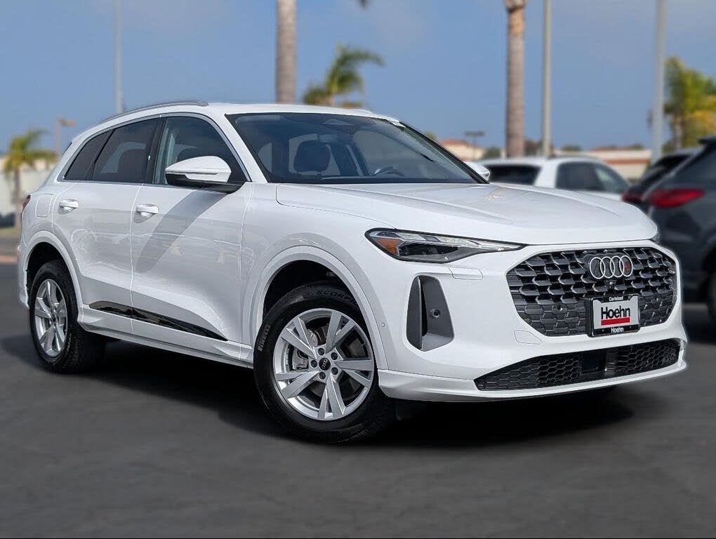 2025 Audi Q5 quattro Premium 40 TFSI