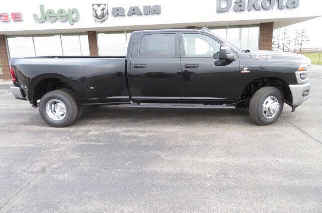 2026 RAM 3500 Tradesman Crew Cab LB DRW 4WD