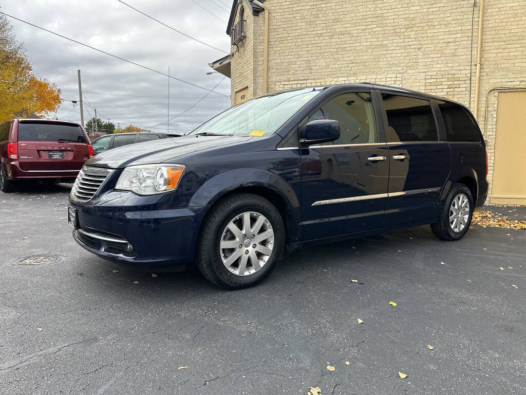 2016 Chrysler Town & Country Touring FWD