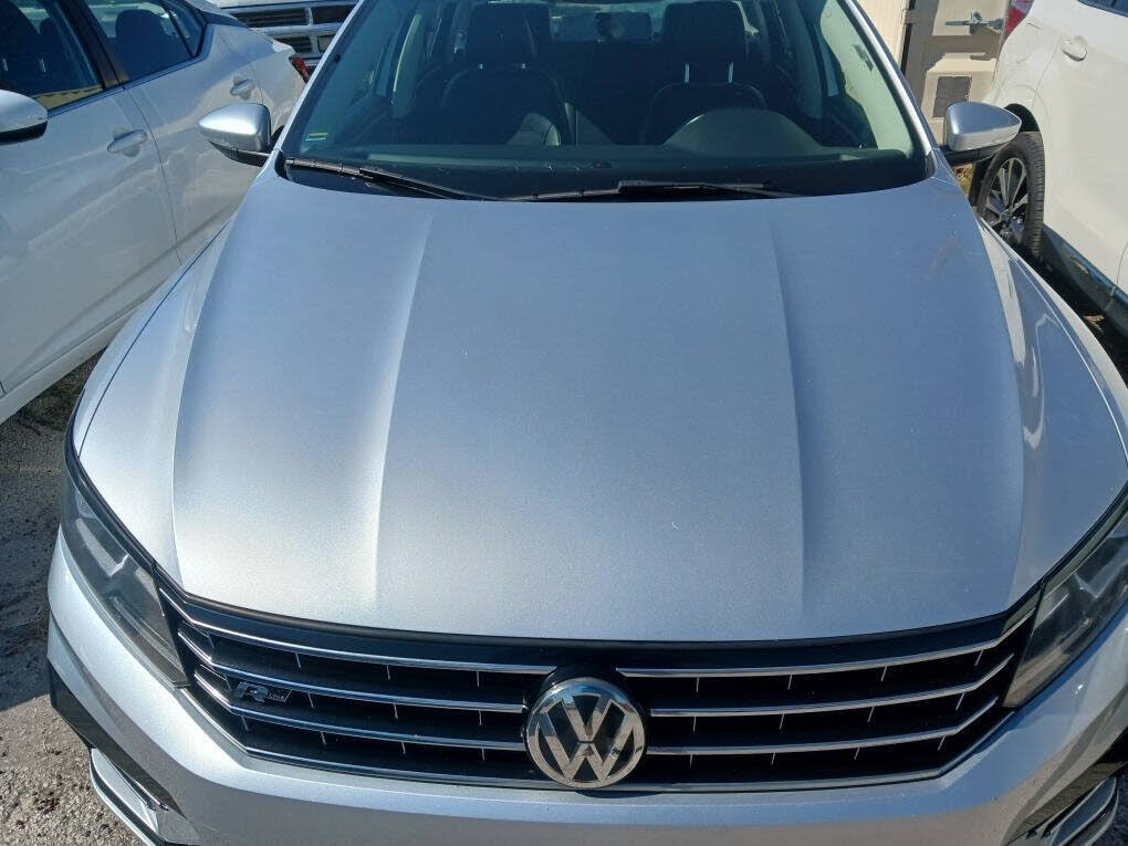 2018 Volkswagen Passat 2.0T R-Line FWD