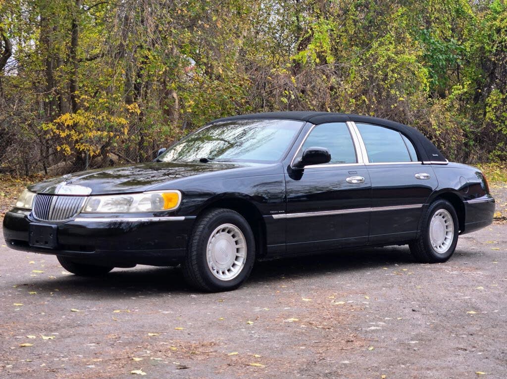 2000 Lincoln Town Car Executive