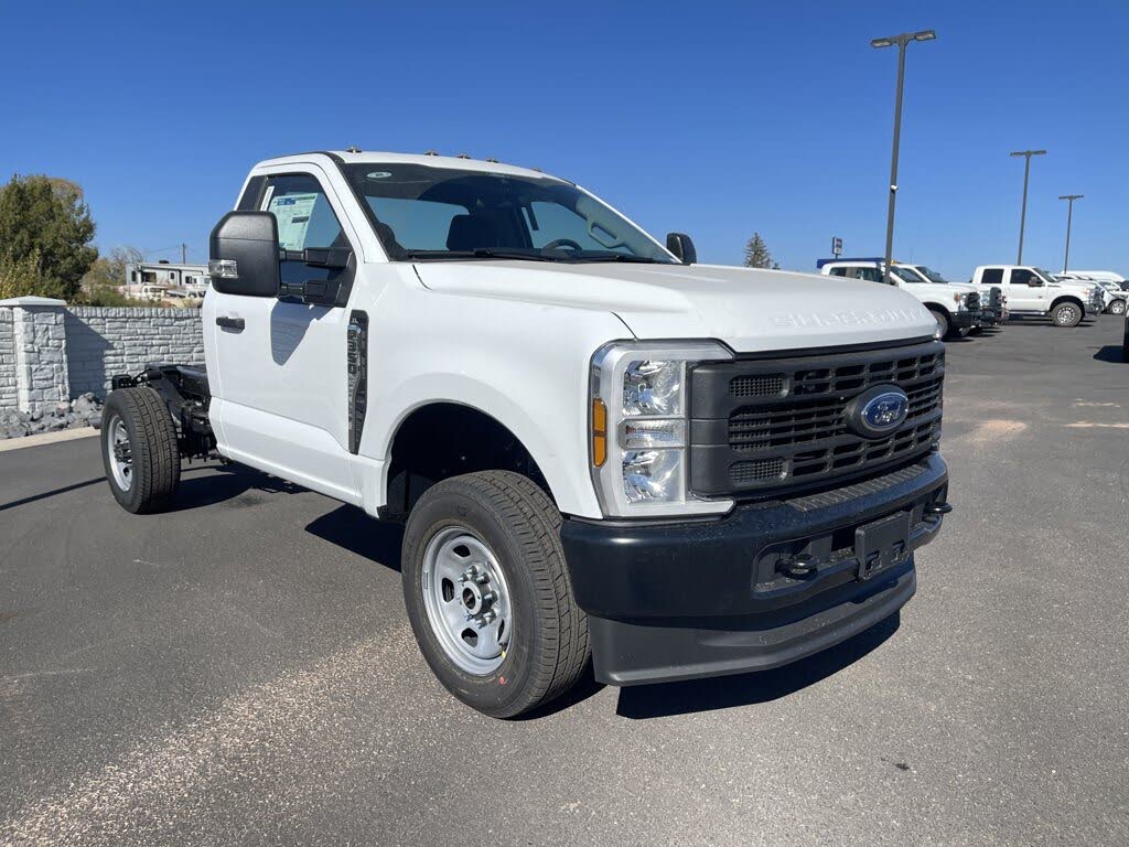 2026 Ford F-350 Super Duty Chassis XL Regular Cab 4WD