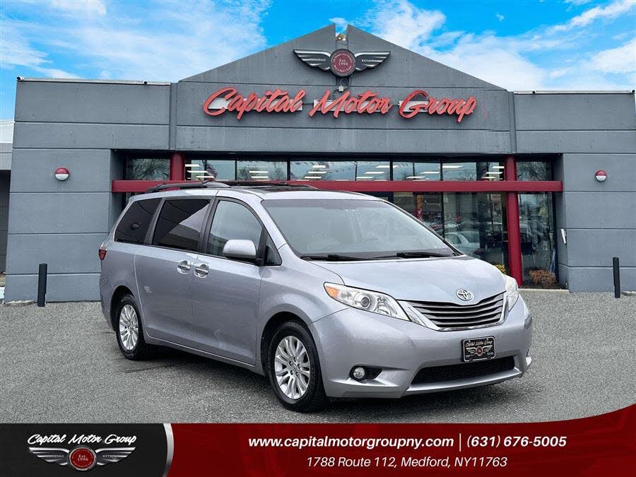 2017 Toyota Sienna XLE 8-Passenger FWD