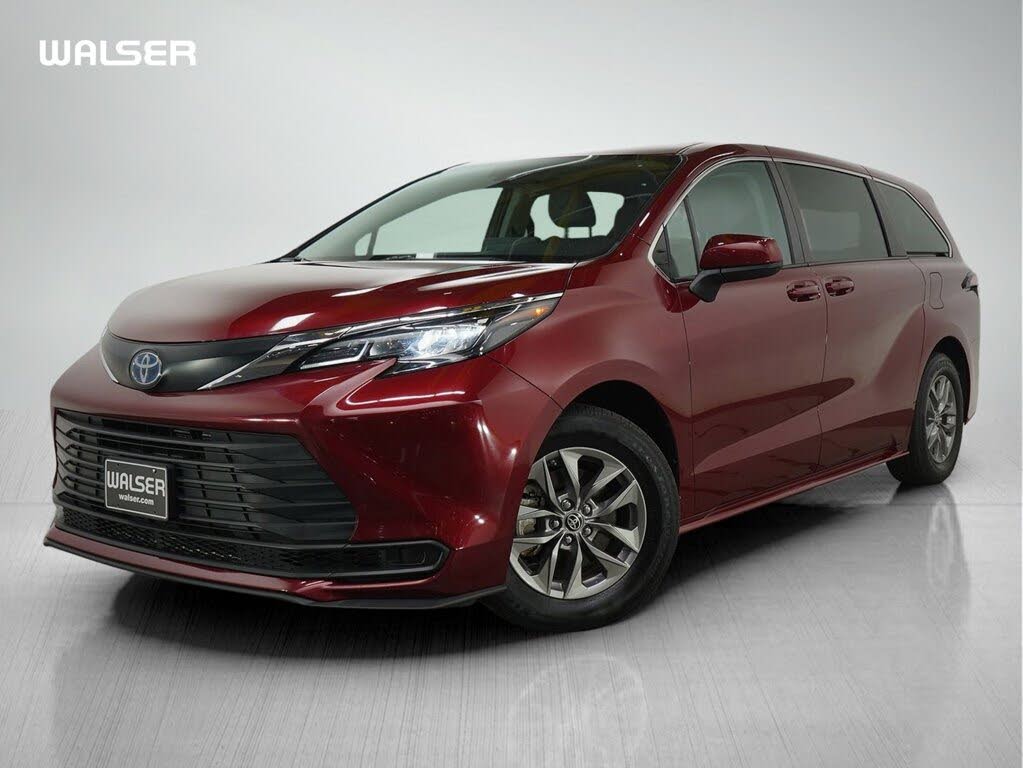 2024 Toyota Sienna LE 8-Passenger FWD