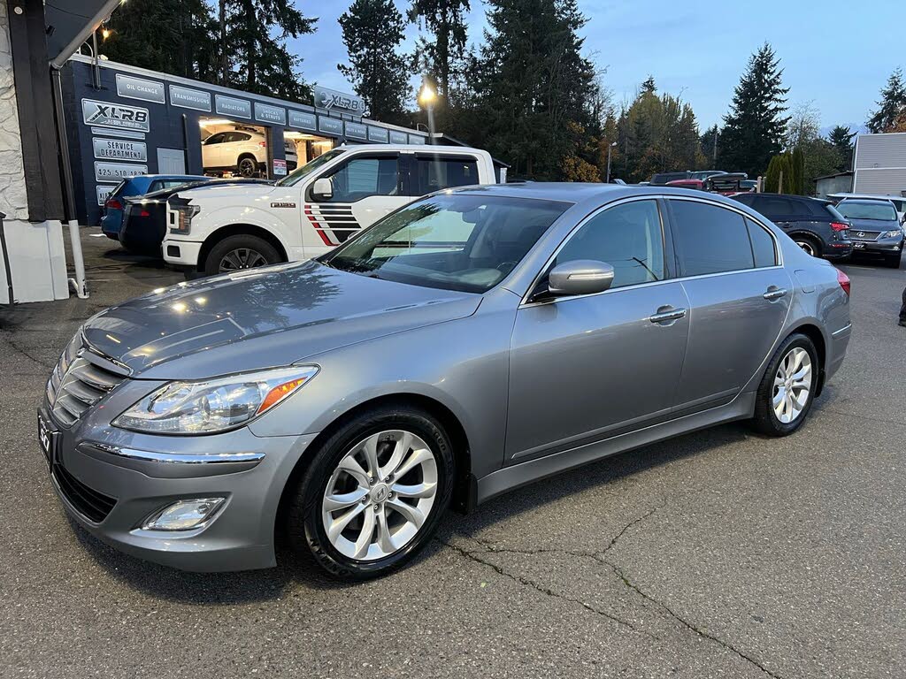 2013 Hyundai Genesis 3.8 RWD