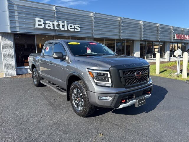2024 Nissan Titan PRO-4X Crew Cab 4WD