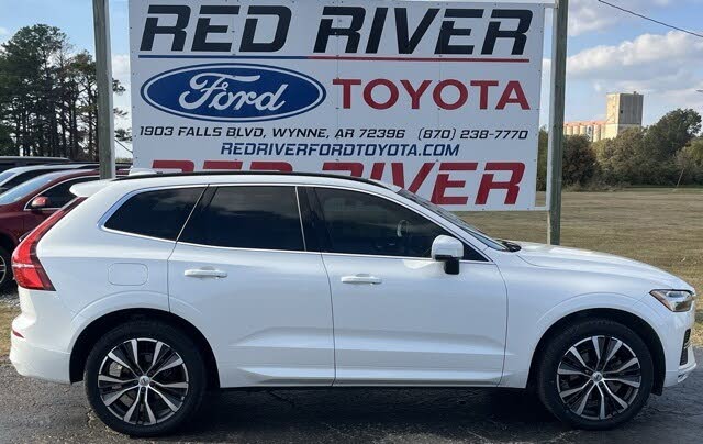 2022 Volvo XC60 B5 Momentum FWD