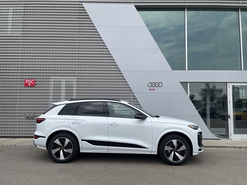 2025 Audi Q6 e-tron quattro Progressiv with Black Optics Package