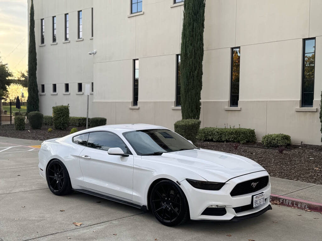 2016 Ford Mustang V6 Coupe RWD