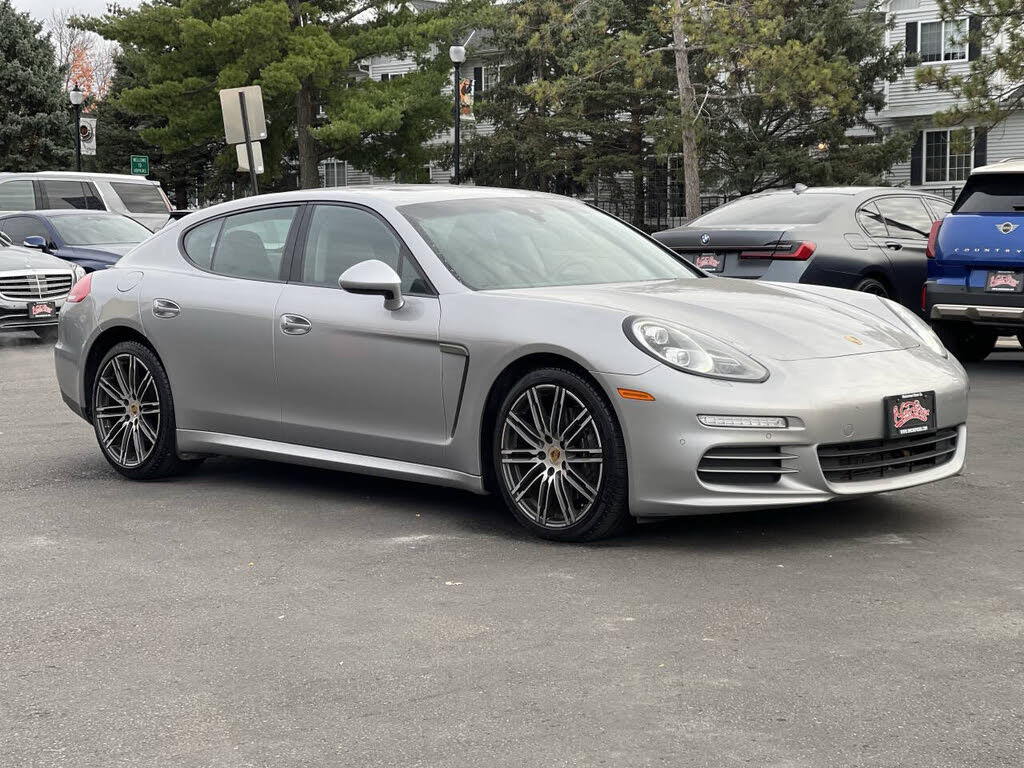 2016 Porsche Panamera 4 Edition