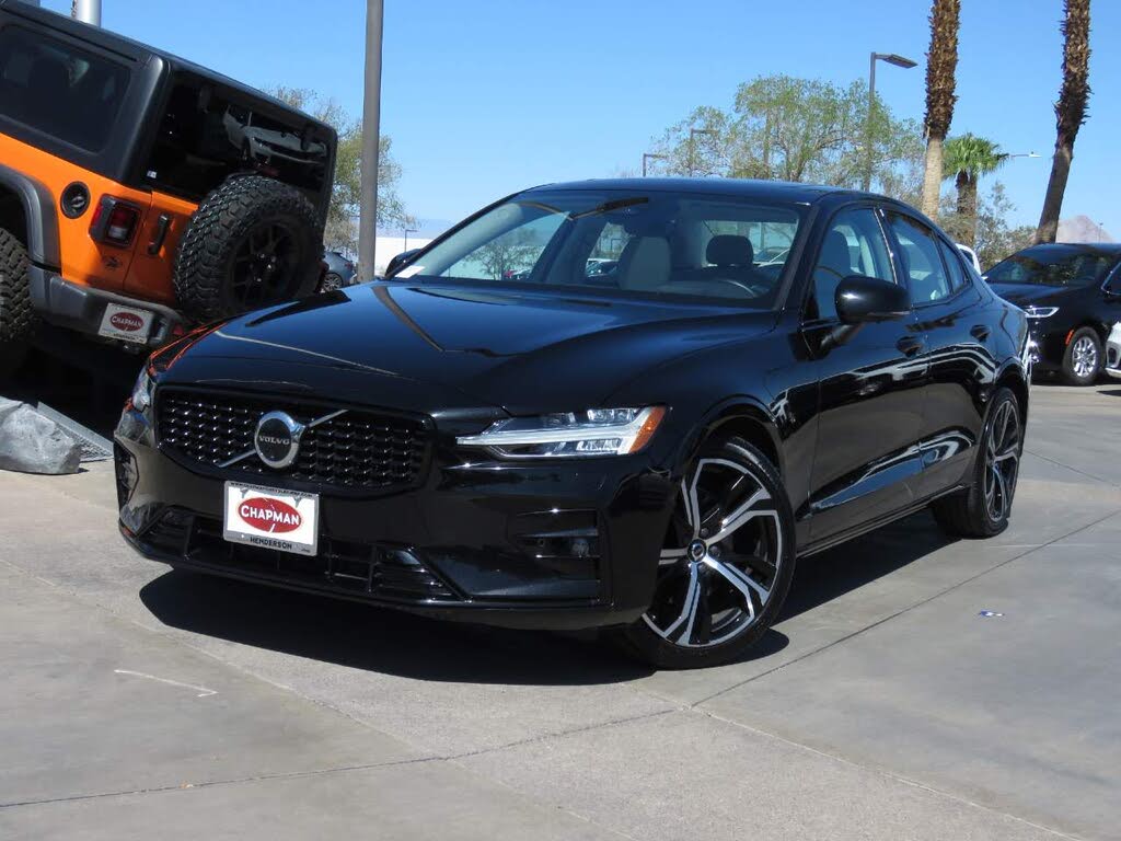 2024 Volvo S60 B5 Plus Dark Theme FWD