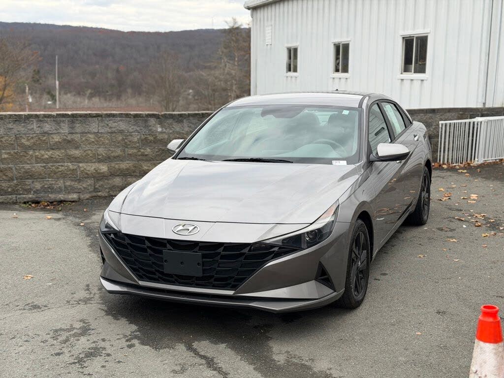 2023 Hyundai Elantra SEL FWD