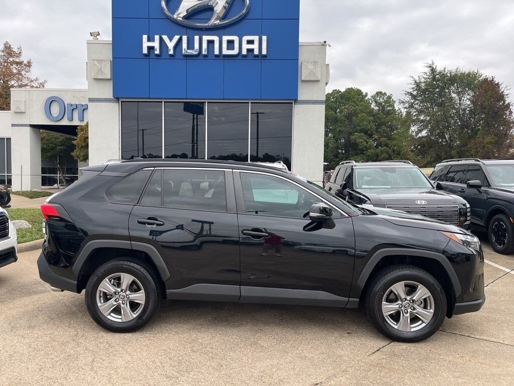 2023 Toyota RAV4 XLE FWD