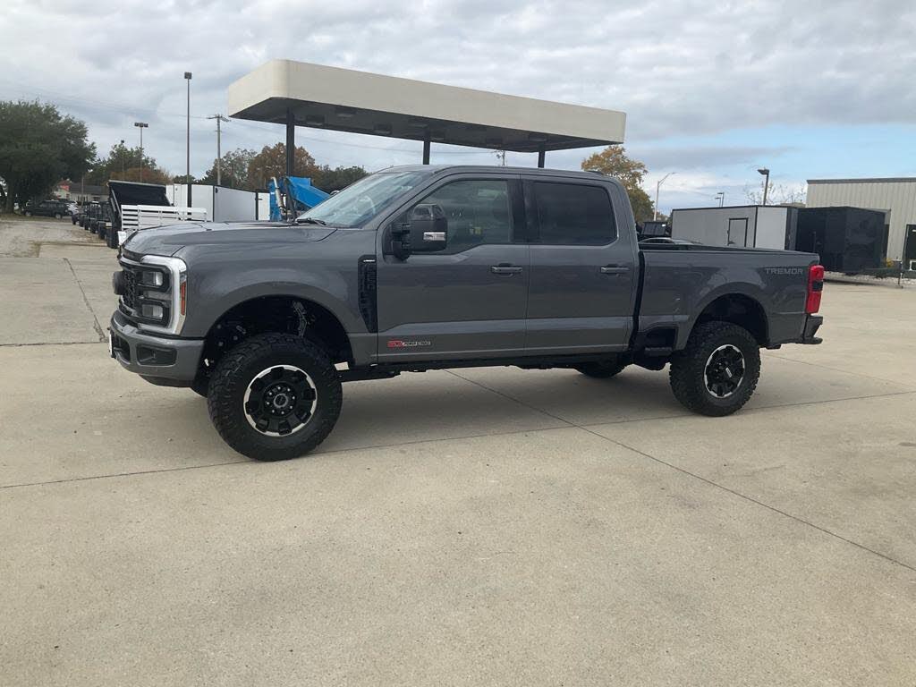 2025 Ford F-250 Super Duty Lariat Crew Cab 4WD