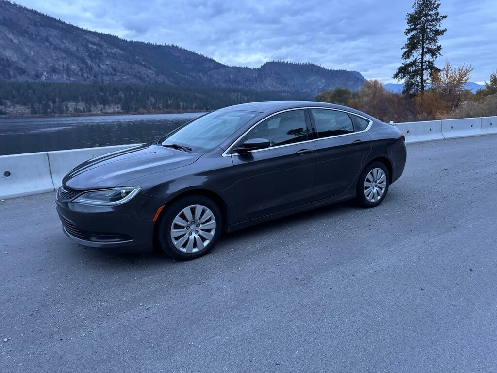 2016 Chrysler 200 LX Sedan FWD