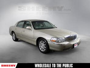Lincoln Town Car Signature Limited