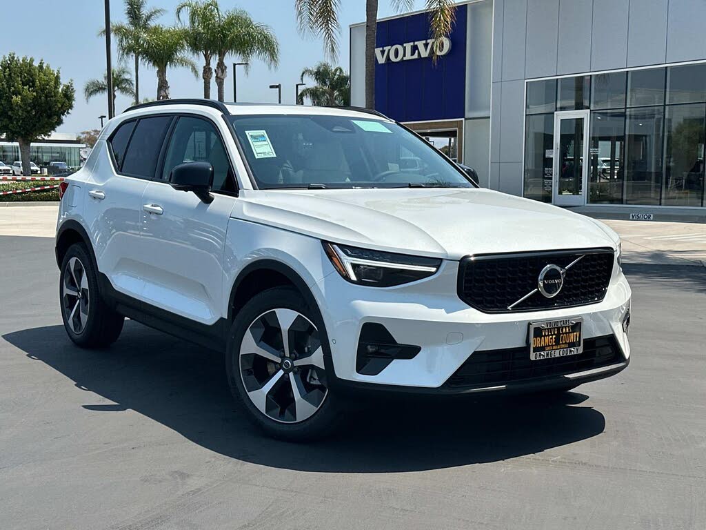 2026 Volvo XC40 B5 Plus AWD