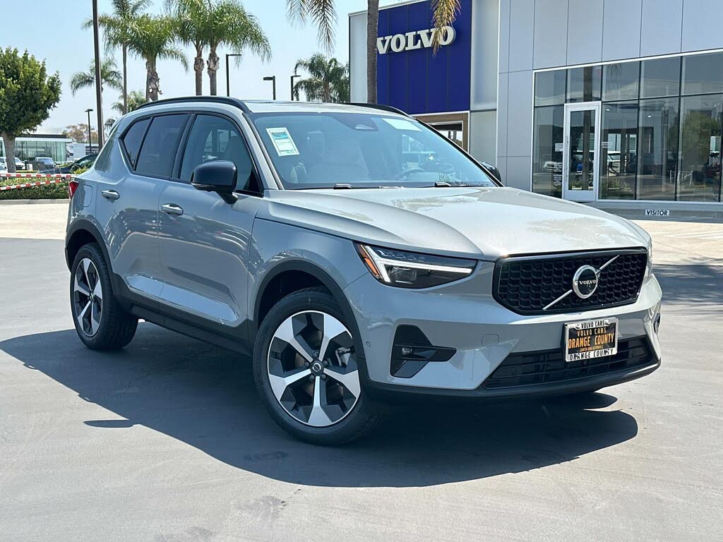 2026 Volvo XC40 B5 Plus AWD