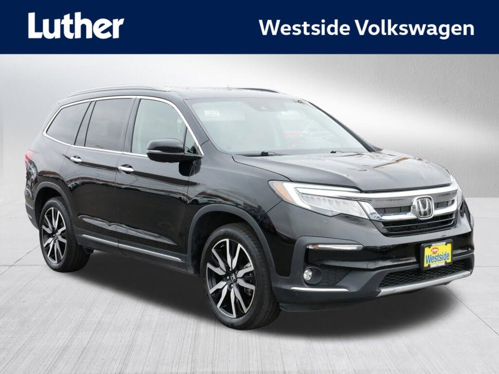 2021 Honda Pilot Touring AWD with Rear Captains Chairs