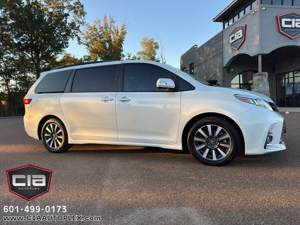 2018 Toyota Sienna Limited Premium 7-Passenger FWD