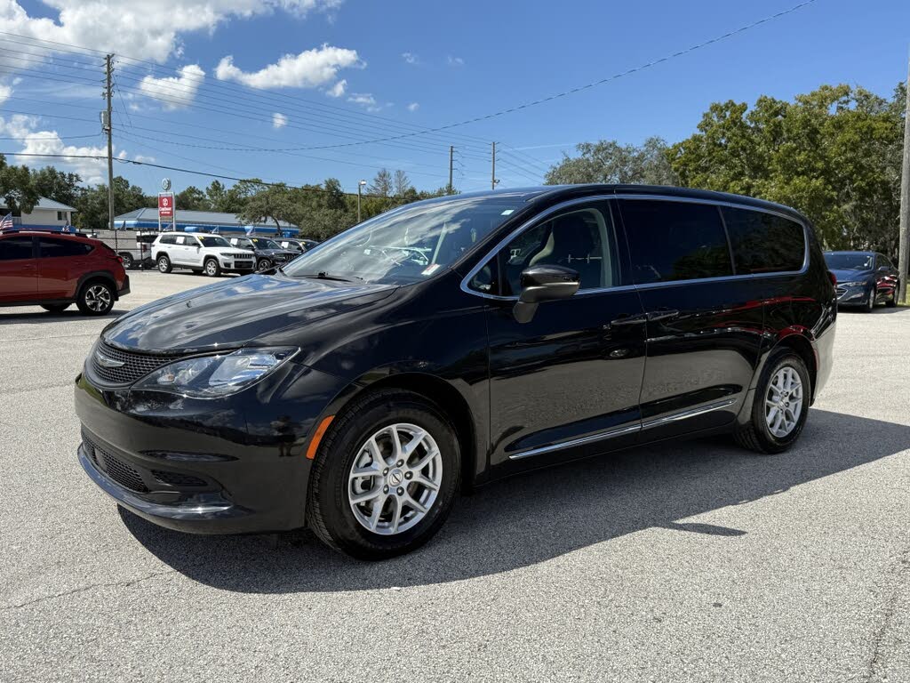 2023 Chrysler Voyager LX FWD