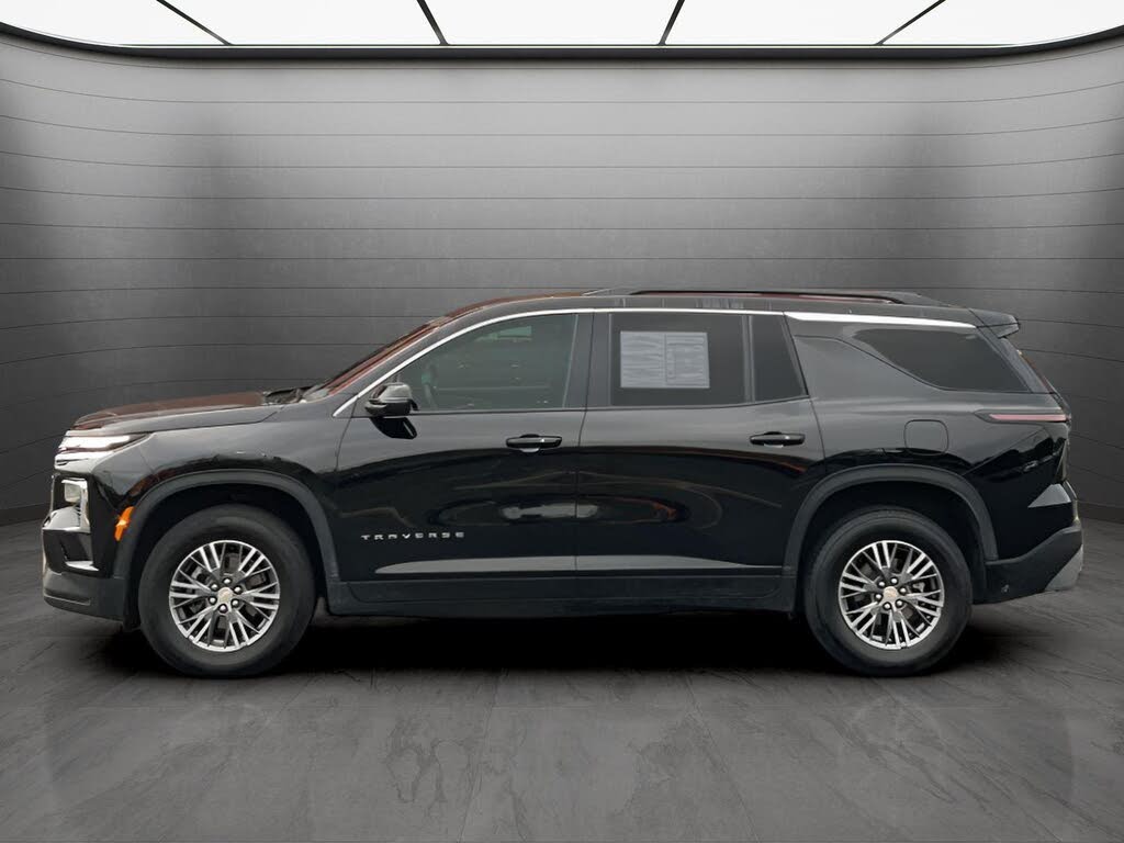 2025 Chevrolet Traverse LT FWD