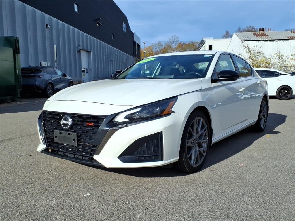 2024 Nissan Altima 2.0 SR FWD