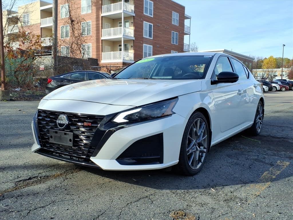 2024 Nissan Altima 2.0 SR FWD