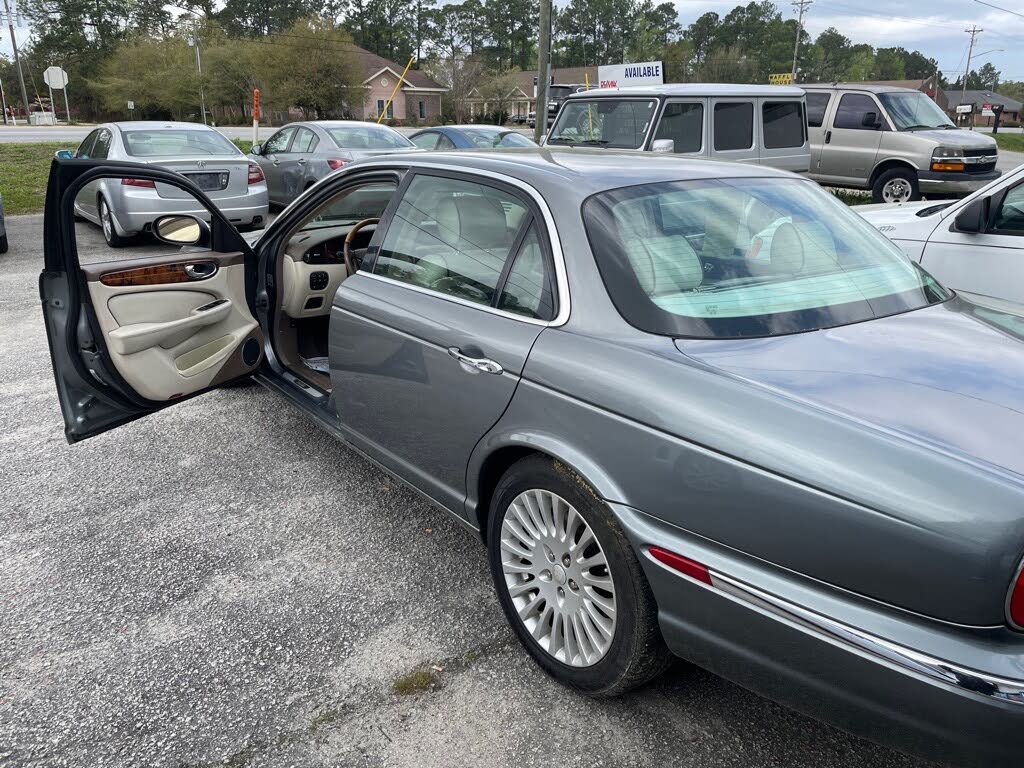 2006 Jaguar XJ-Series XJ Vanden Plas RWD