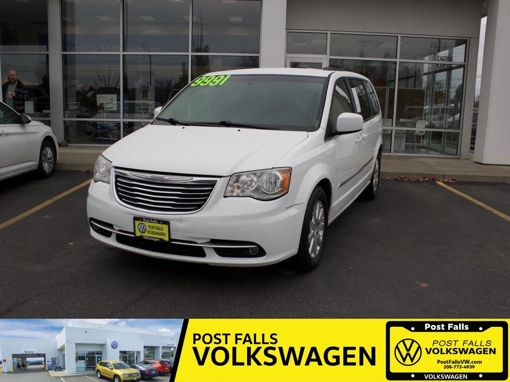 2015 Chrysler Town & Country Touring FWD