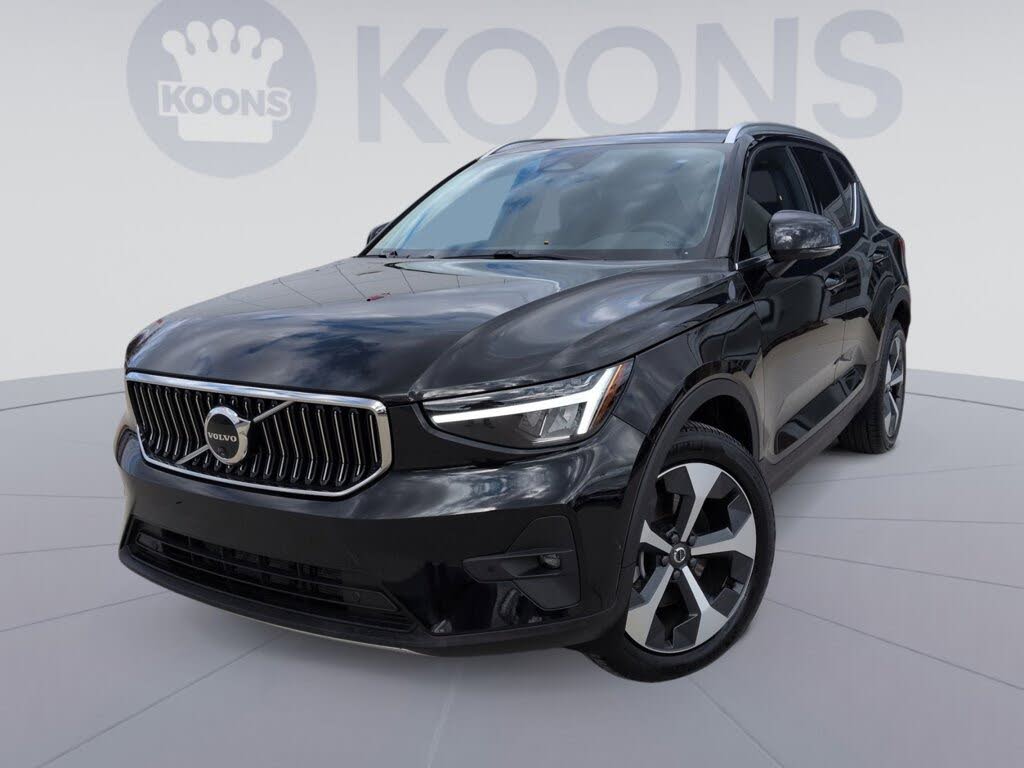 2025 Volvo XC40 B5 Plus Bright Theme AWD