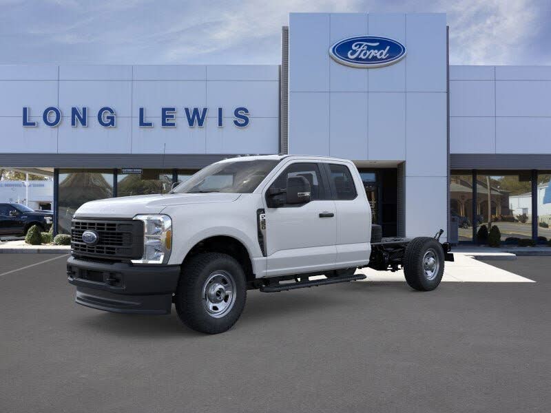 2026 Ford F-350 Super Duty Chassis XL SuperCab 4WD