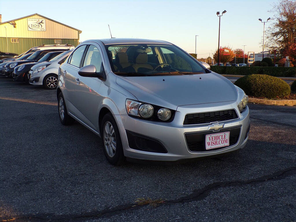2016 Chevrolet Sonic LT Sedan FWD