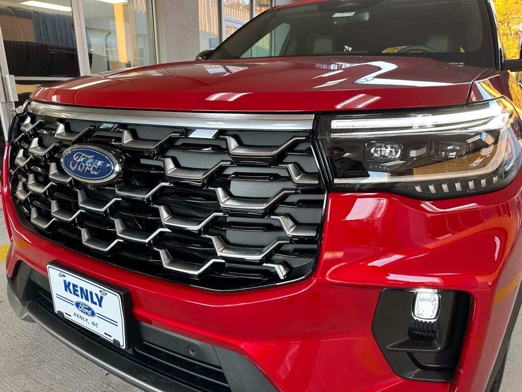 2026 Ford Explorer Platinum RWD