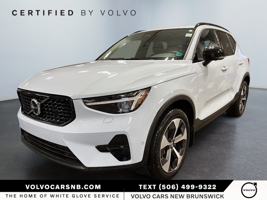 2025 Volvo XC40 B5 Plus Dark Theme AWD
