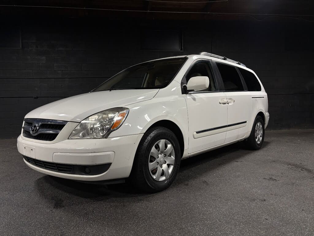 2008 Hyundai Entourage L FWD
