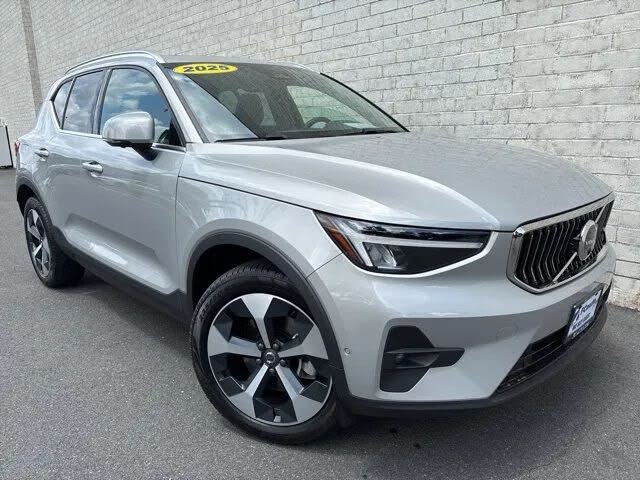 2025 Volvo XC40 B5 Plus Bright Theme AWD