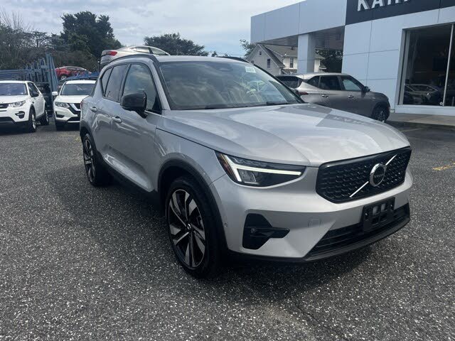 2023 Volvo XC40 B5 Plus Dark Theme AWD