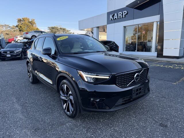 2023 Volvo XC40 B5 Plus Dark Theme AWD